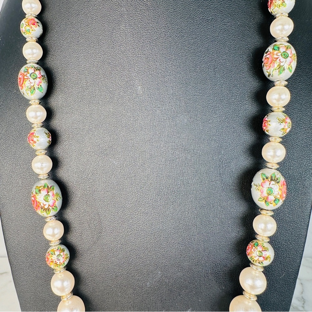 Vintage Faux Pearl & Hand Painted Floral Beaded Statement Necklace Gold Tone 26” - Picture 8 of 9